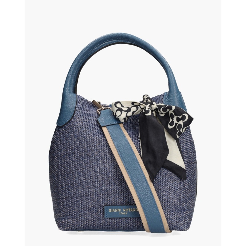 Carol J. 270 Blauw