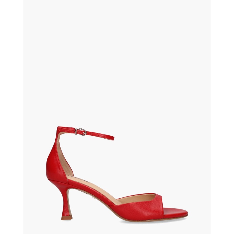 Lola Cruz Petrina Rood